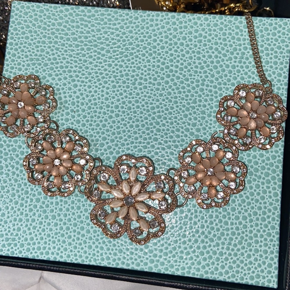 Flower Rhinestone Necklace - Picture 6 of 7